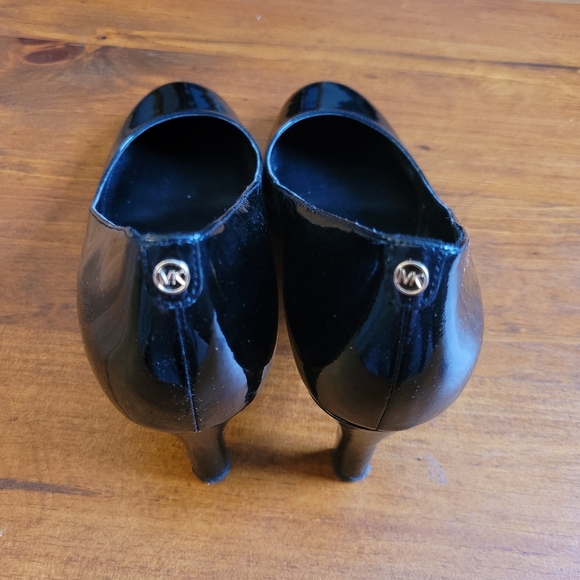 Michael Kors Black Patent Leather Pumps Size 8 - Picture 2 of 7